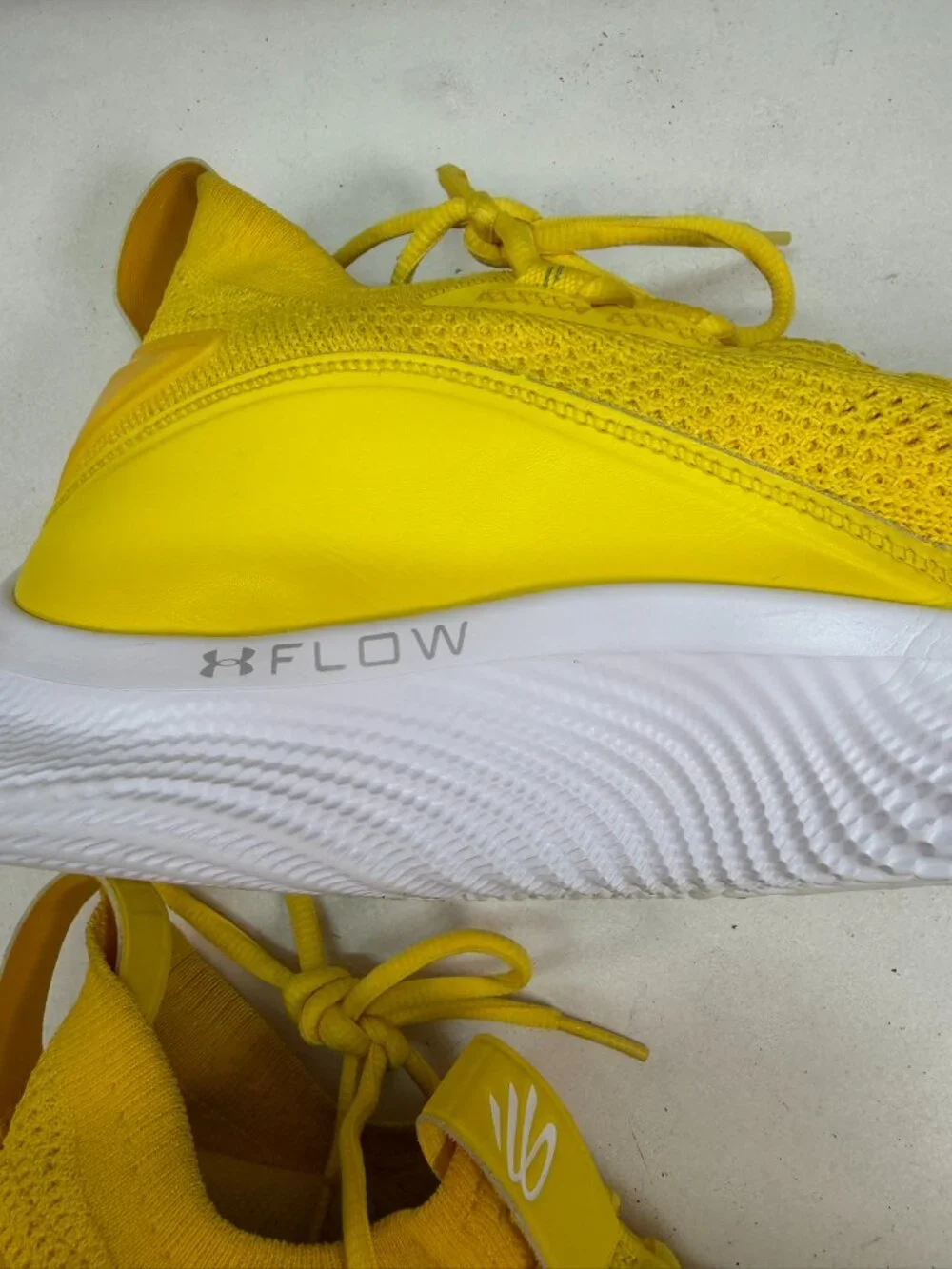 Under Armour Curry Flow Yellow Women’s 10 / Men’s 8.5 Running Shoes 3023085‑701